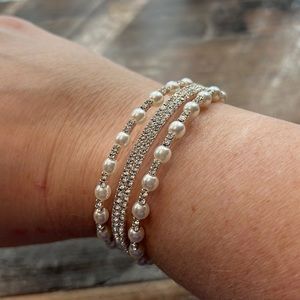 Rhinestones and Pear stretch bracelet